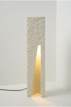 Coleção Brecha, Luminária Piso. Por Caroline Strobel