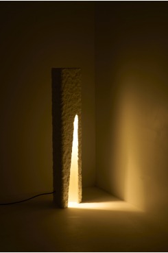 Coleção Brecha, Luminária Piso. Por Caroline Strobel