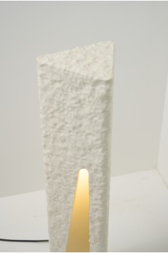 Coleção Brecha, Luminária Piso. Por Caroline Strobel