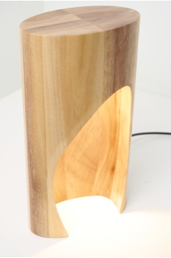 Coleção Brecha, Luminária de Mesa. Por Caroline Strobel